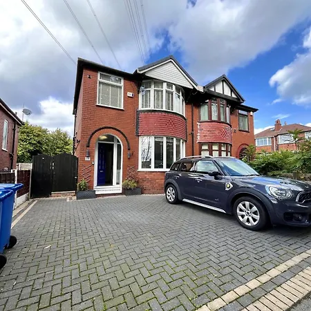 Stylish 3-bed In Prestwich With Free Parking Manchester