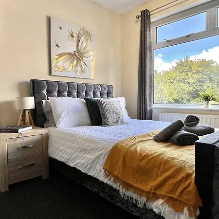 Stylish 3-bed In Prestwich With Free Parking * Manchester