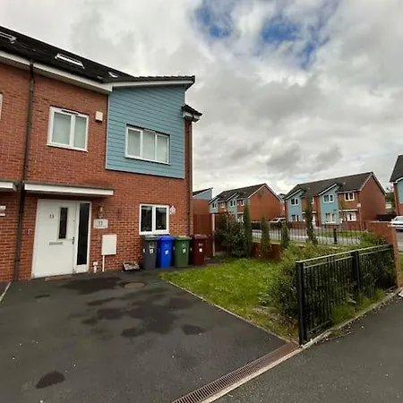 House Close To The Centre And Stadium *