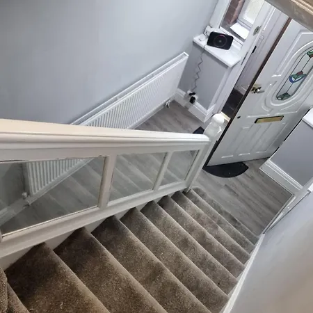 22 Victoria Avenue East 3 Bedroom House *