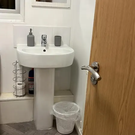 Apartment 2 Bed Townhouse, Sleeps 5, Close To Centre Manchester