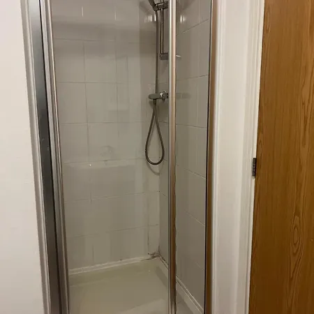 2 Bed Townhouse, Sleeps 5, Close To Centre Manchester
