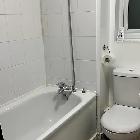 Apartment 2 Bed Townhouse, Sleeps 5, Close To Centre