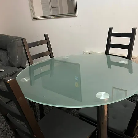 2 Bed Townhouse, Sleeps 5, Close To Centre Apartment Manchester