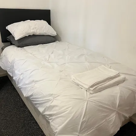 Apartment 2 Bed Townhouse, Sleeps 5, Close To Centre *