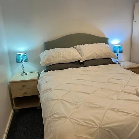 Apartment 2 Bed Townhouse, Sleeps 5, Close To Centre *