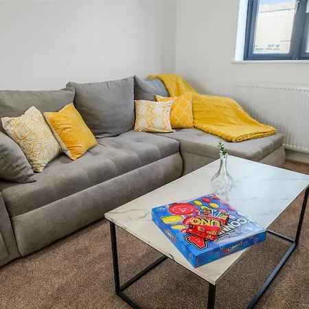Money Off Long 3bed House In Walking Distance From Ethiad Stadium Coop Live 10min Drive To City Centre *