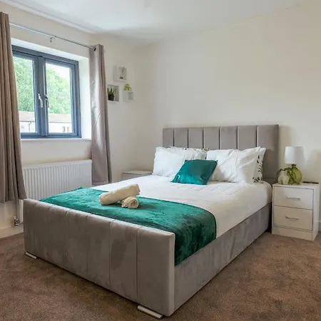 Money Off Long 3bed House In Walking Distance From Ethiad Stadium Coop Live 10min Drive To City Centre *