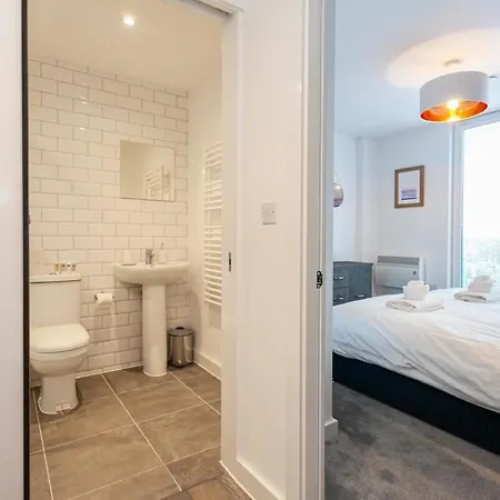 Bright 2 Bed Manchester Apartment By Old Trafford * マンチェスター