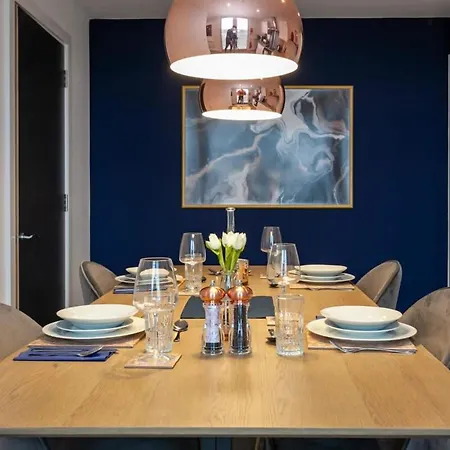 Modern 2 Bed 5min To Old Trafford 公寓 *