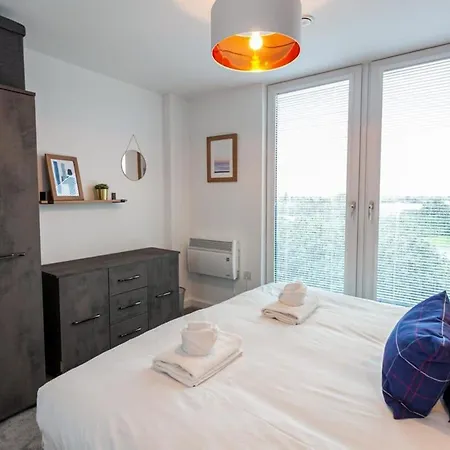 Modern 2 Bed 5min To Old Trafford Apartment