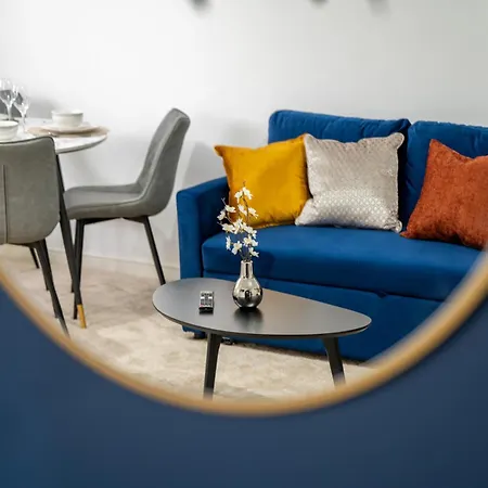 Superb Two Bedroom House Near Etihad & Coop Live - Free Parking