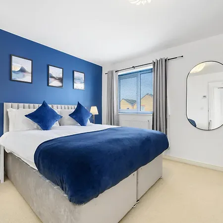 Stylish Cozy House In Quiet Neighborhood, 6mins To Coop Live Arena, Etihad Stadium & Centre With Wifi & Free Private Parking *