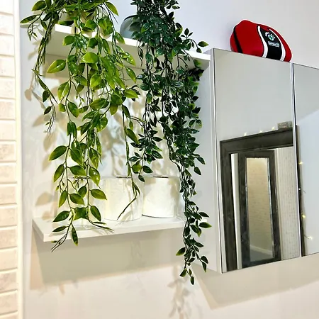 Cozy Private With Private Bathroom & Free Parking In Salford! *