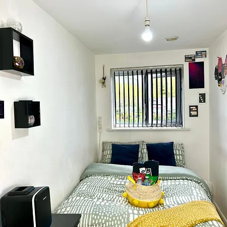 Cozy Private With Private Bathroom & Free Parking In Salford! Apartment Manchester