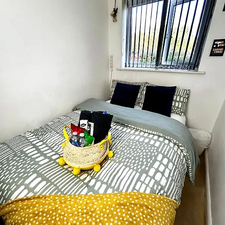 Cozy Private With Private Bathroom & Free Parking In Salford! * Manchester