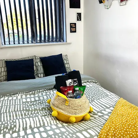 Apartman Cozy Private With Private Bathroom & Free Parking In Salford!