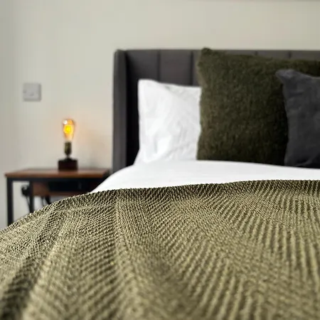 Apt, Free Parking, Business, Couples & Families Apartment *
