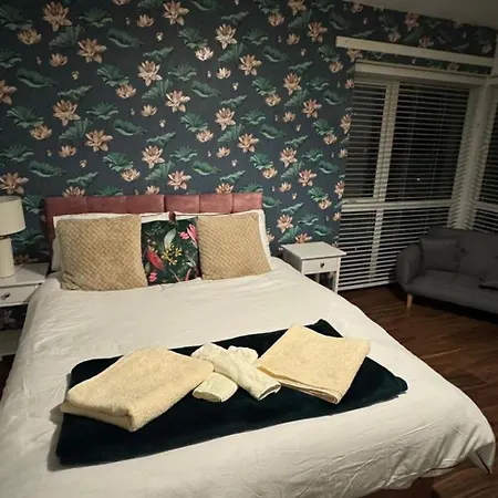 Oasis Retreat - 4 Bedroom House Semesterbostad *