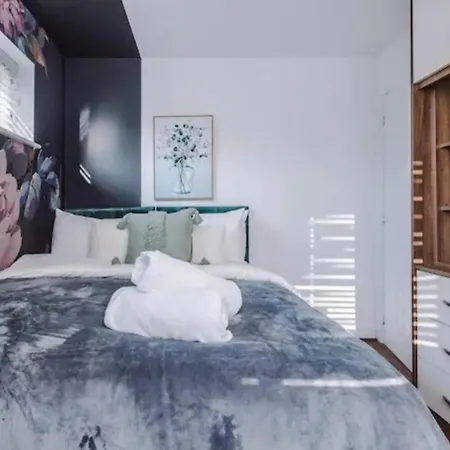 Oasis Retreat - 4 Bedroom House * Manchester