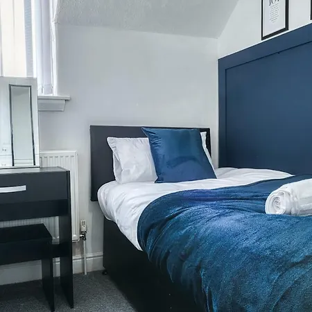 公寓 Modern 3 Bedroom House - Parking - Pool Table - Sleeps 6 曼彻斯特