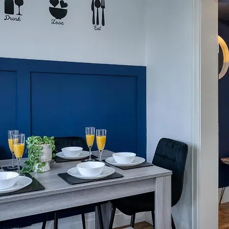 公寓 Modern 3 Bedroom House - Parking - Pool Table - Sleeps 6 曼彻斯特