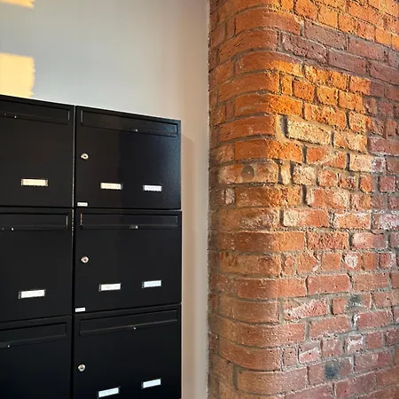 Apt, Free Parking, Business, Couples & Families Apartment