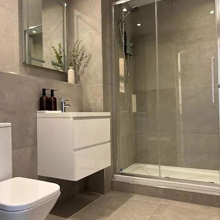 Apt, Free Parking, Business, Couples & Families Apartment *