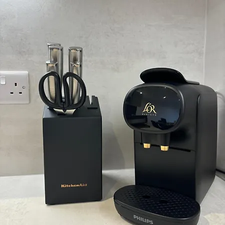 Apt, Free Parking, Business, Couples & Families Apartment Manchester