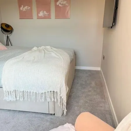 Artistic 3 Bed In Old Trafford Next To Mufc Holiday home *