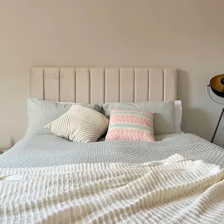 Artistic 3 Bed In Old Trafford Next To Mufc Holiday home *