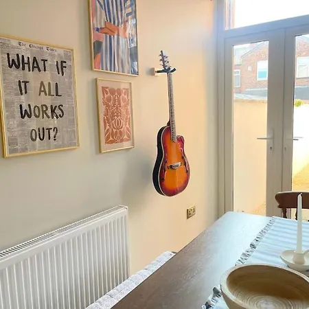 Artistic 3 Bed In Old Trafford Next To Mufc Holiday home Manchester