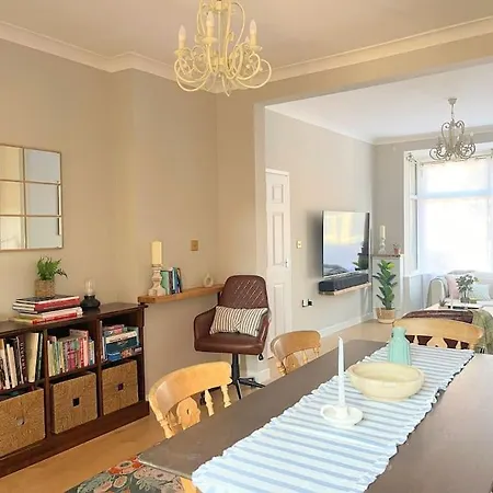Artistic 3 Bed In Old Trafford Next To Mufc Holiday home Manchester