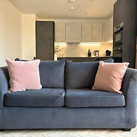 Apt, Free Parking, Business, Couples & Families