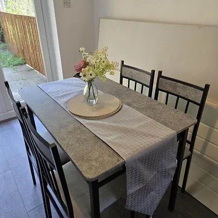 Blissful Retreat - 3-bedroom House Holiday home Manchester