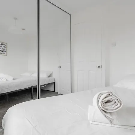 Cozy 3br - Games - Sleeps 9 مانشستر
