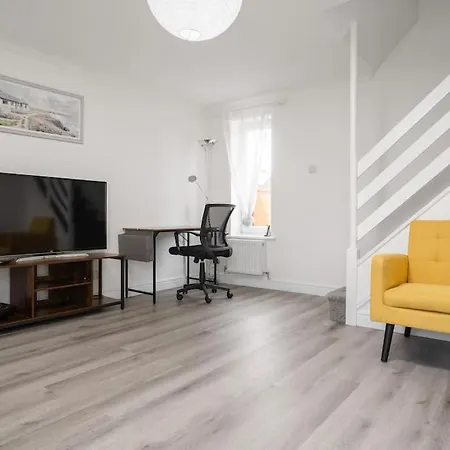 Cozy 3br - Games - Sleeps 9 شقة *