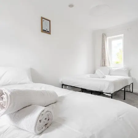 Cozy 3br - Games - Sleeps 9 شقة *