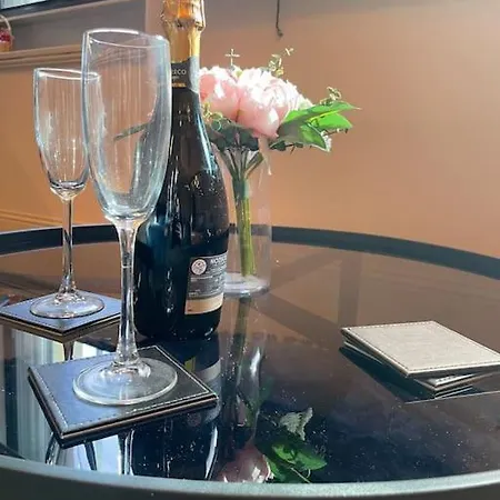 Posh Pretty Penthouse アパート