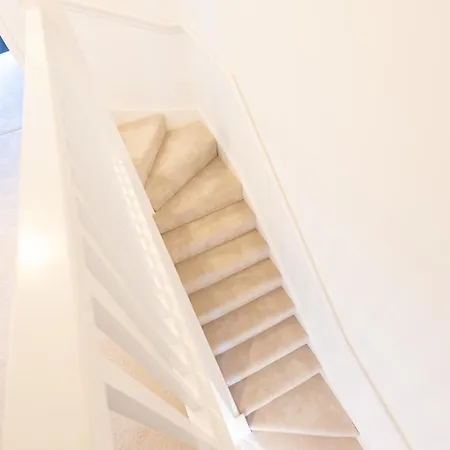Stunning Modern 3 Bedroom Townhouse - Perfect Getaway Holiday home *