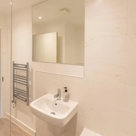 Stunning Modern 3 Bedroom Townhouse - Perfect Getaway * Manchester