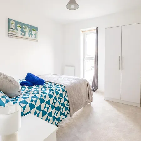 Stunning Modern 3 Bedroom Townhouse - Perfect Getaway Holiday home *