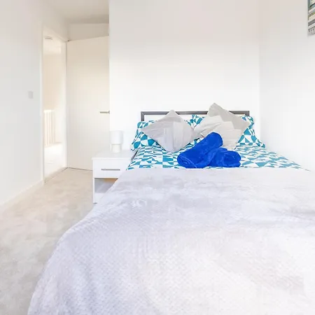 Stunning Modern 3 Bedroom Townhouse - Perfect Getaway Manchester