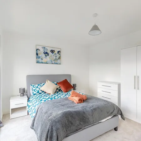 Stunning Modern 3 Bedroom Townhouse - Perfect Getaway Manchester
