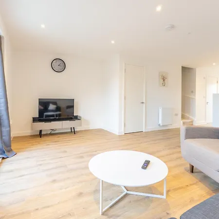 Stunning Modern 3 Bedroom Townhouse - Perfect Getaway *