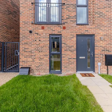 Stunning Modern 3 Bedroom Townhouse - Perfect Getaway * Manchester