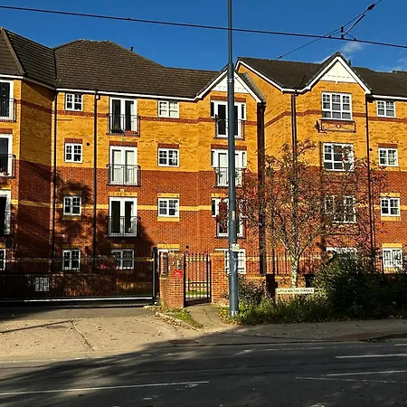 Convenient Private Bed, Bath & Parking Included Accommodatie bij particulieren