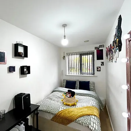 홈스테이 Convenient Private Bed, Bath & Parking Included
