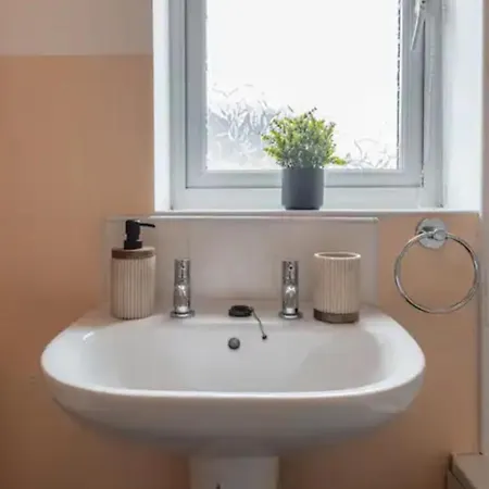 Charming Whitehurst Drive Nest In Manchester