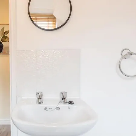 Charming Whitehurst Drive Nest In * Manchester